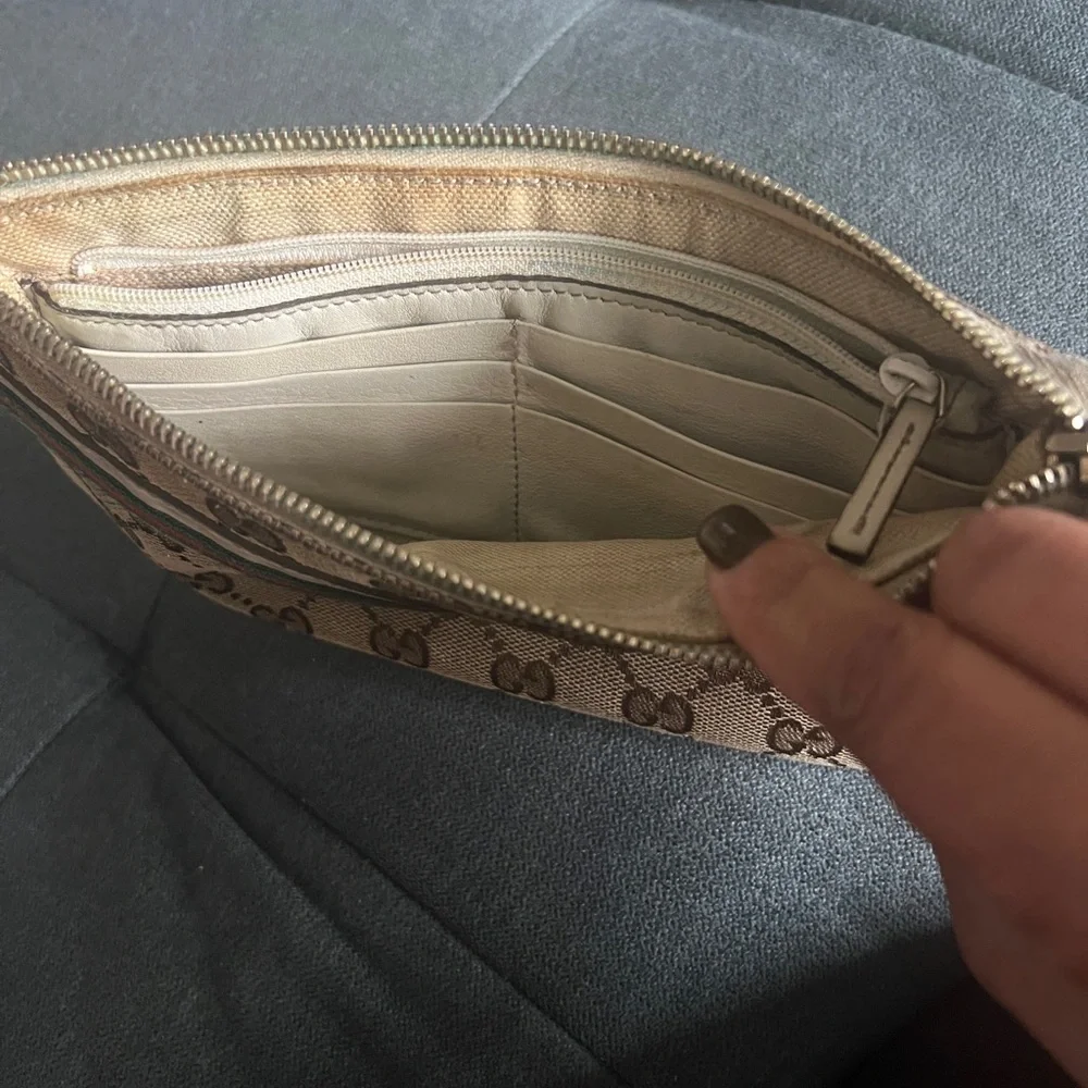 Gucci Beige and Brown Monogram Wristlet wallet with dust bag - Picture 4 of 11